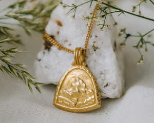 Matterhorn Mountain Necklace Gold