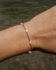 Paloma Pearl Gold Chain Bracelet
